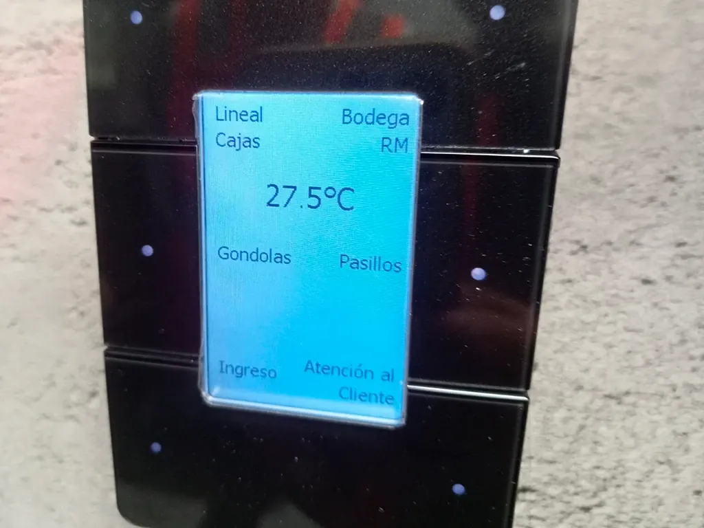 Panel de control de iluminación con sensores