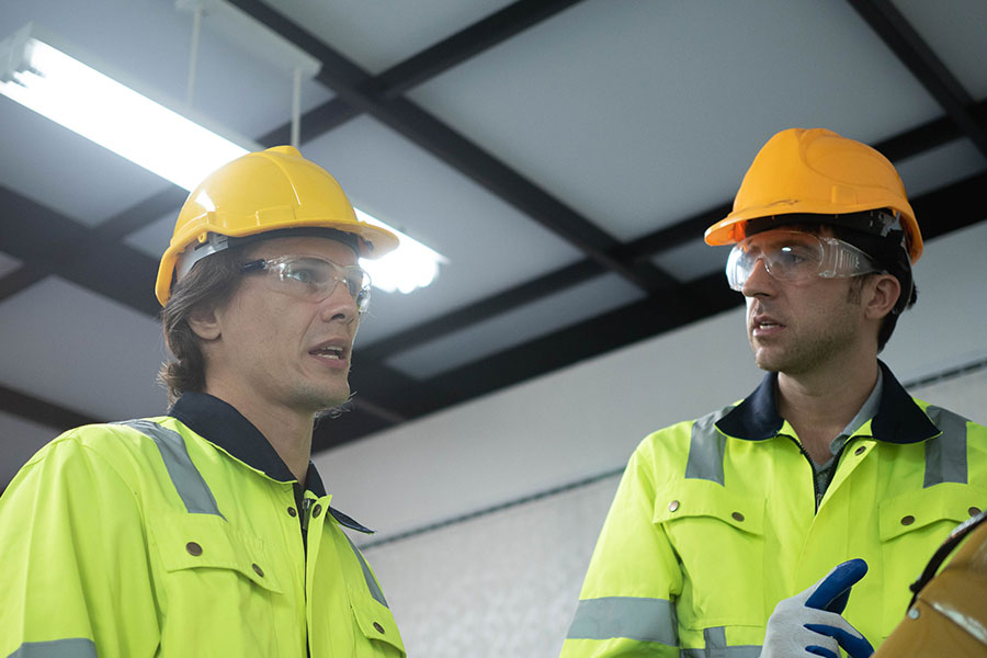¿Cómo la iluminación industrial en Lima impacta en la seguridad de los trabajadores?